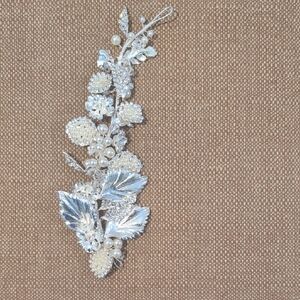 Soho Silver and Cream Floral Hair Accessory